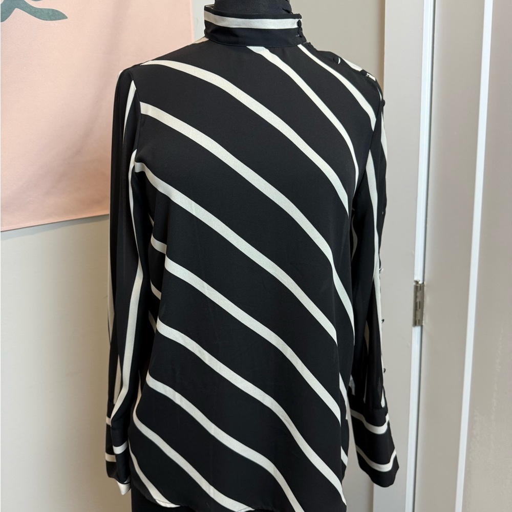 Who What Wear Black and White Long Sleeve Blouse with Mandarin Collar